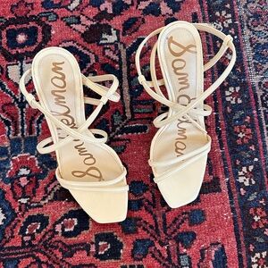Same Edelman butter yellow heels patent